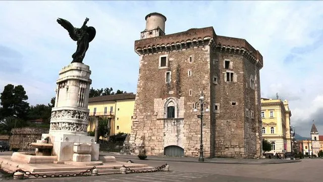 ‘Scuola precaria e personale docente: cause e soluzioni possibili’